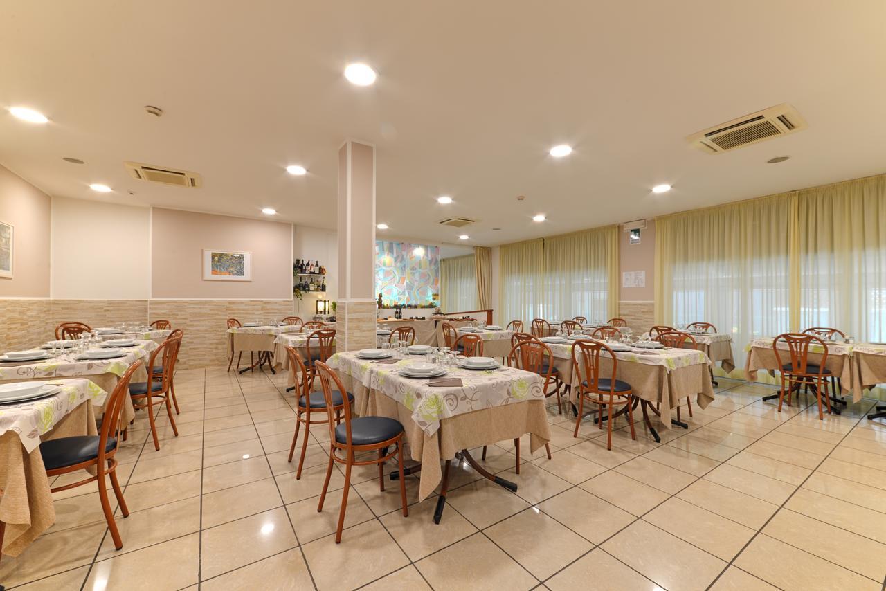 Hotel Taormina Riccione Esterno foto