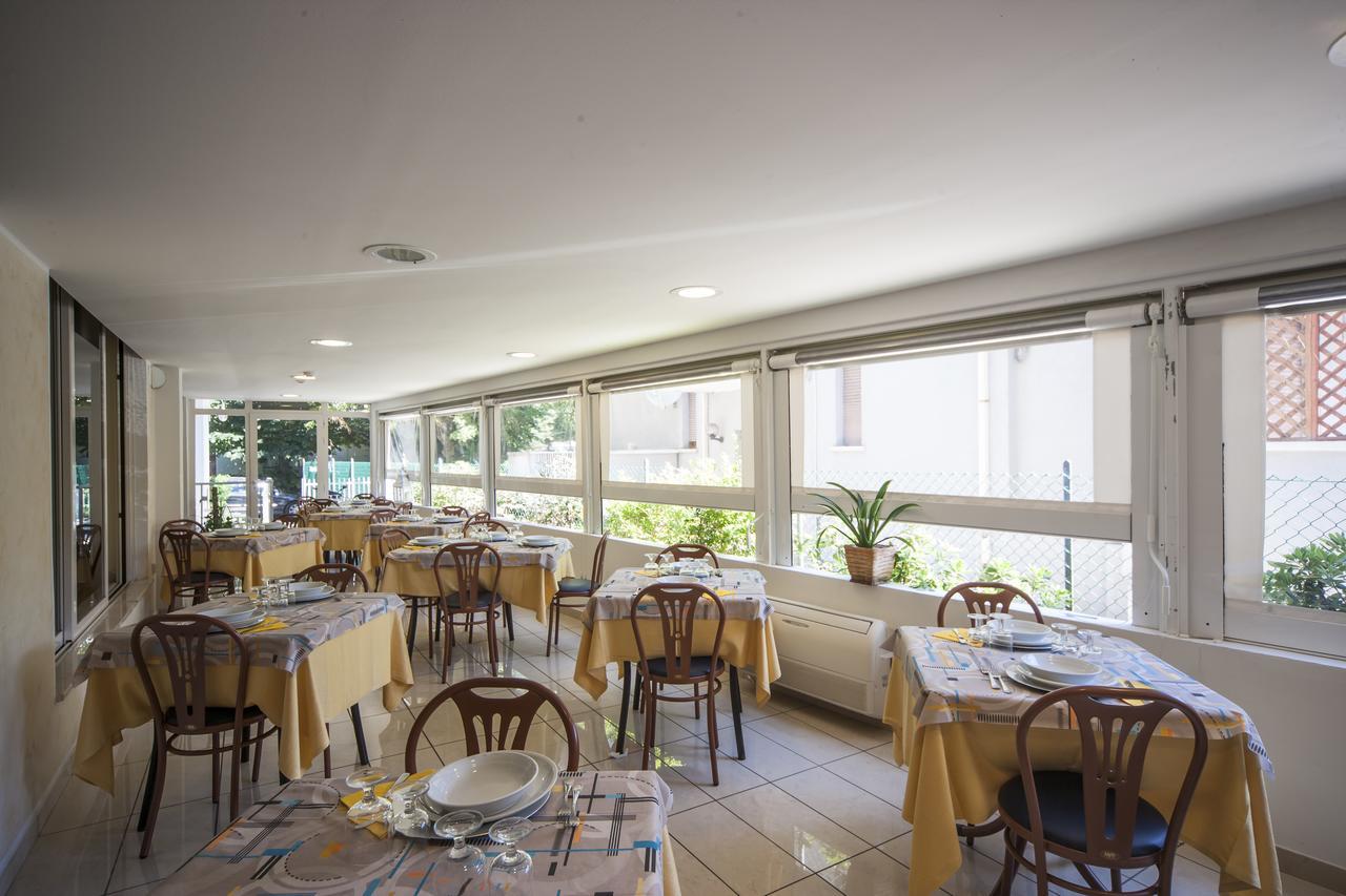 Hotel Taormina Riccione Esterno foto