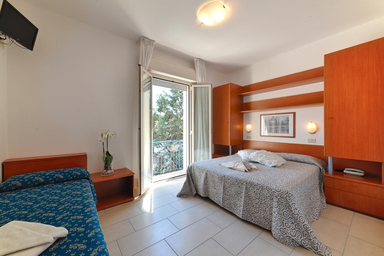 Hotel Taormina Riccione Esterno foto