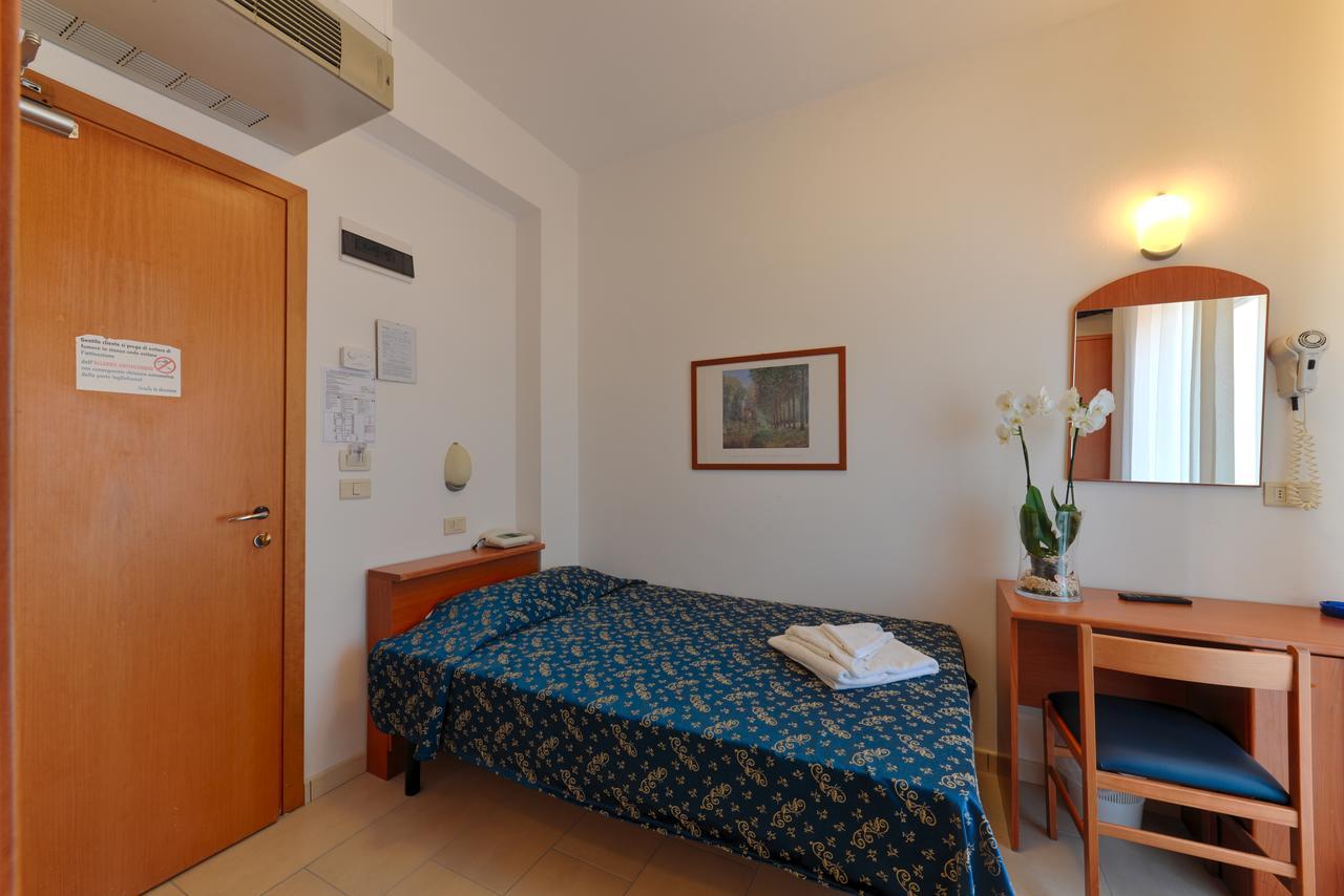 Hotel Taormina Riccione Esterno foto