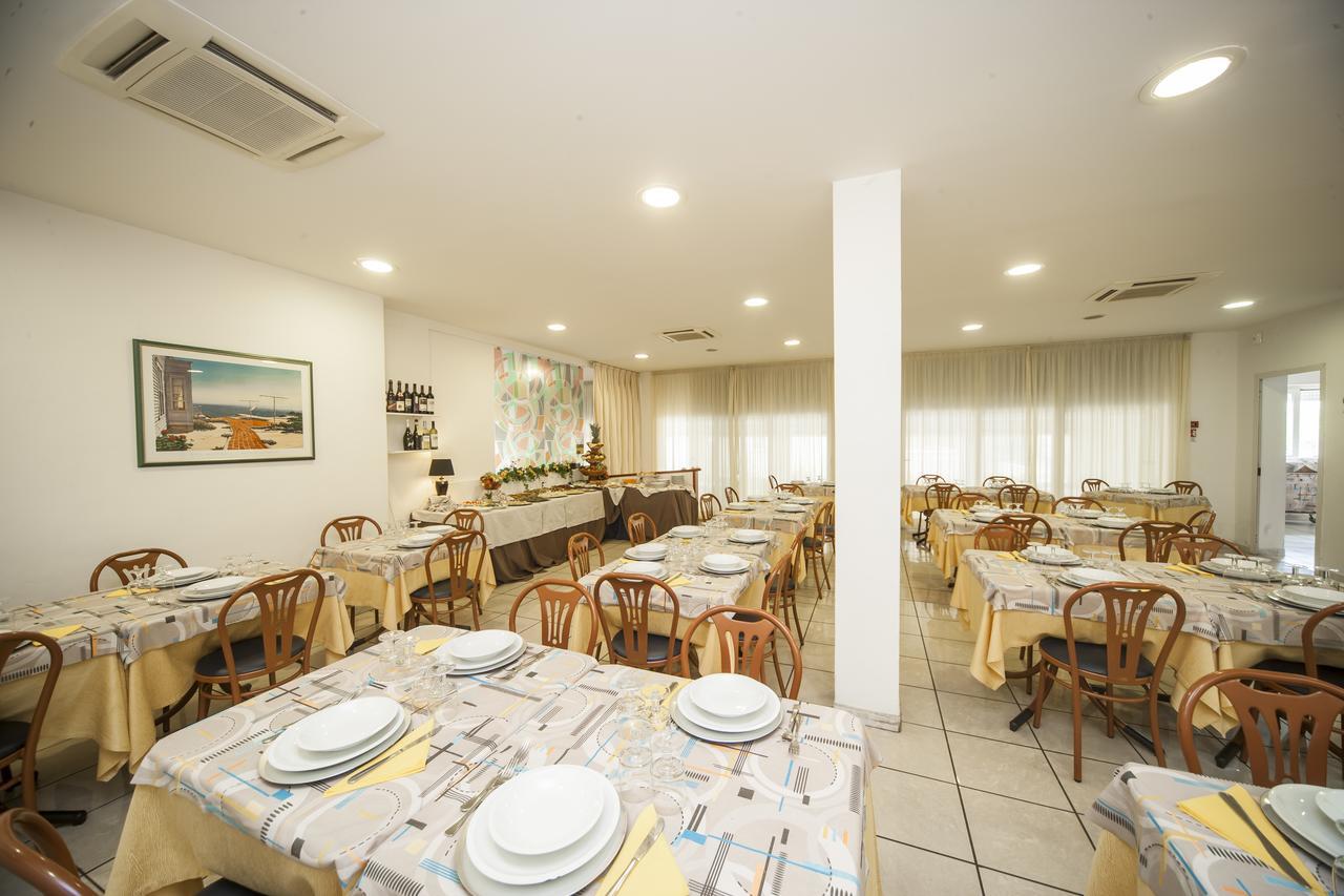 Hotel Taormina Riccione Esterno foto